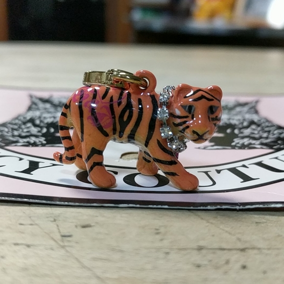 JUICY COUTURE TIGER CHARM!!!🐯🐯🐯🐾🐾🐾 - Picture 5 of 14